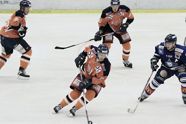Sj��, Wall�n och Hedblad anfaller