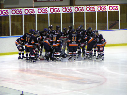 Samling vid målet innan matchstart.